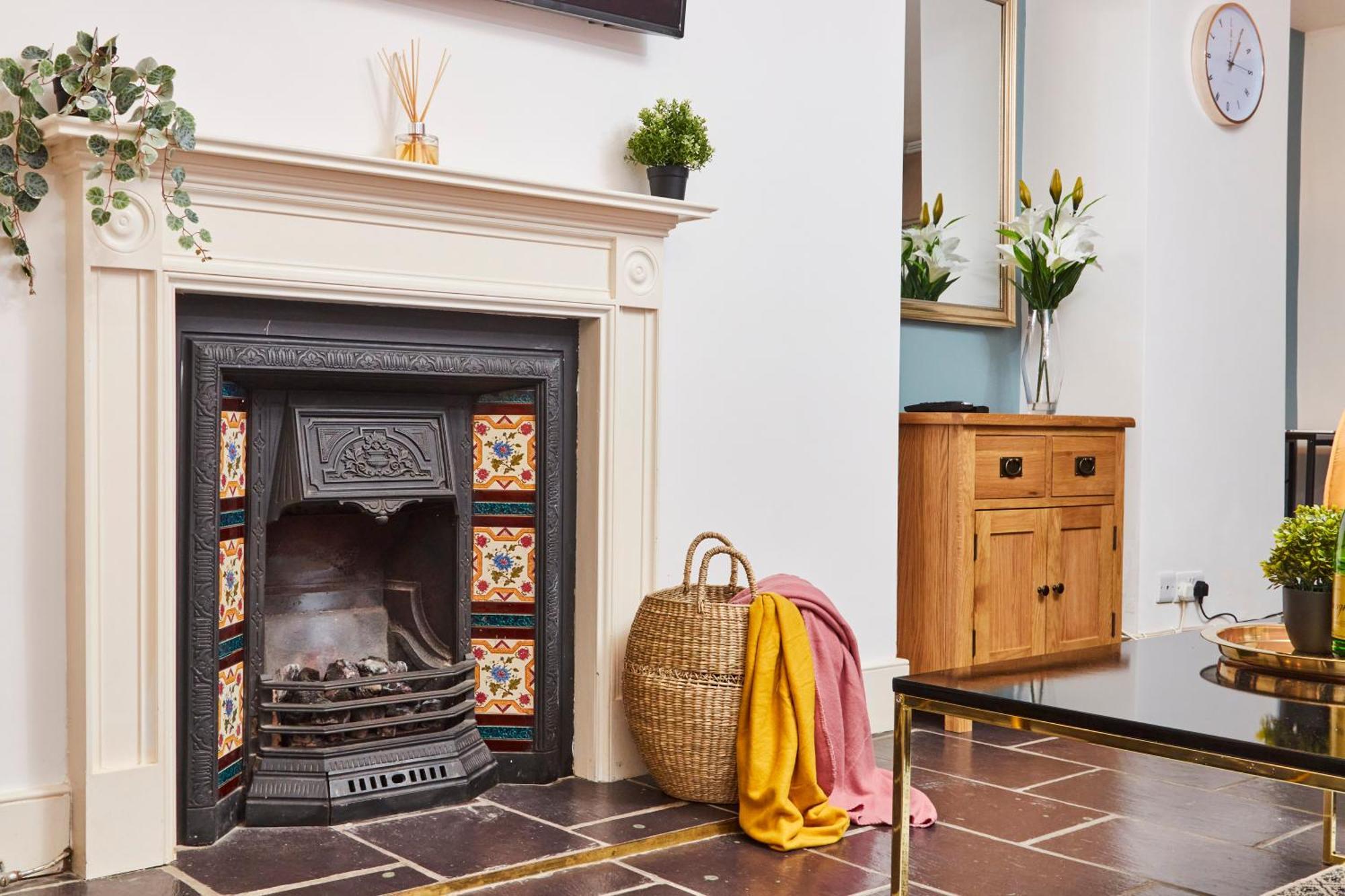 Beautiful 2Bedroom 4 Actual Beds House With Wifi By Purestay Bath Exterior foto